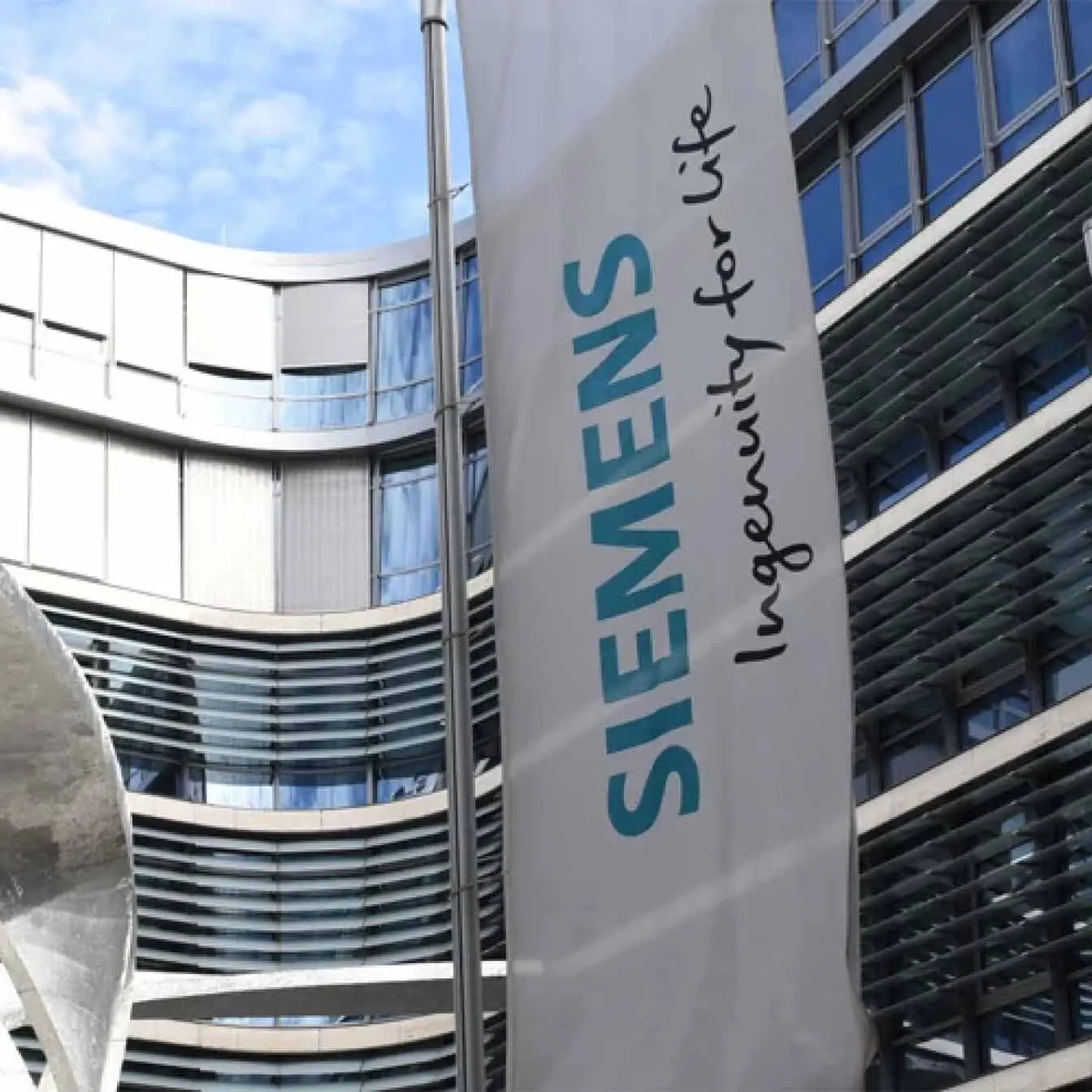 siemens-ag-moved-400k-employees-to-remote-work